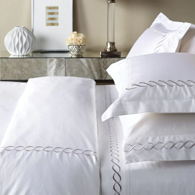 Utsökta silverbroderade hotellkyltäcke Set Pure Cotton Sateen 330T