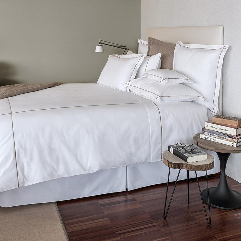 Elegant broderad hotell sängkläder vit bomull sateen 300tc